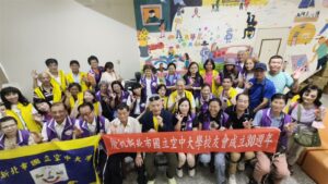 新北市空中大學校友會與空大校友總會夥伴參訪游榮吉教育基金會並合影