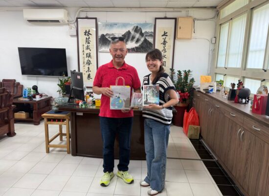游榮吉教育基金會代表與上林國小校方代表合影